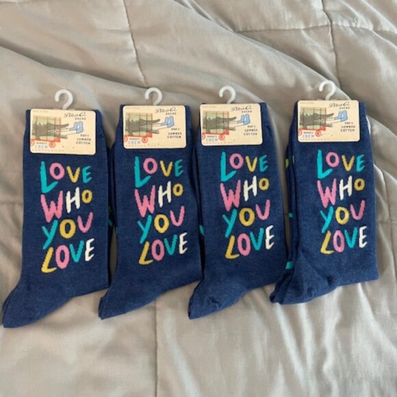 NWT Women's Socks Bundle 4 x Blue Q Crew Love Who You Love $60 Great Gifts SALE - Picture 1 of 9